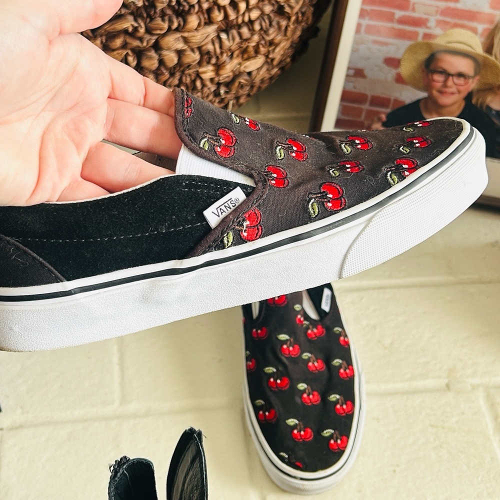 🍒Vans Slip-On Sneakers Red Cherry Pattern - Picture 2 of 8